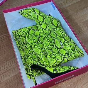 Iconic heeled boots 👢 snakeskin 8.5